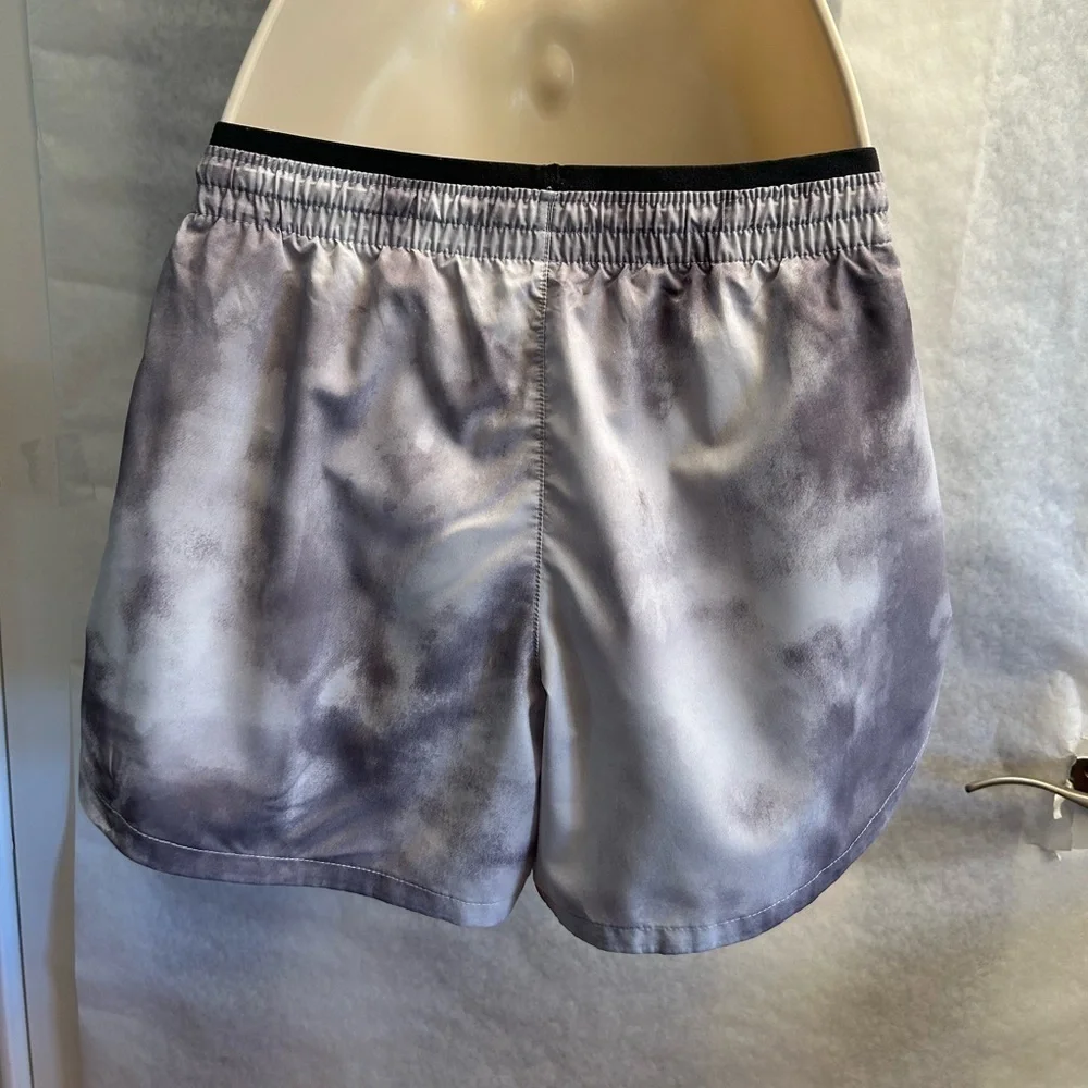 Nike women’s Tempo Luxe Icon Clash lined running shorts Lightweight Sz-XS. T9